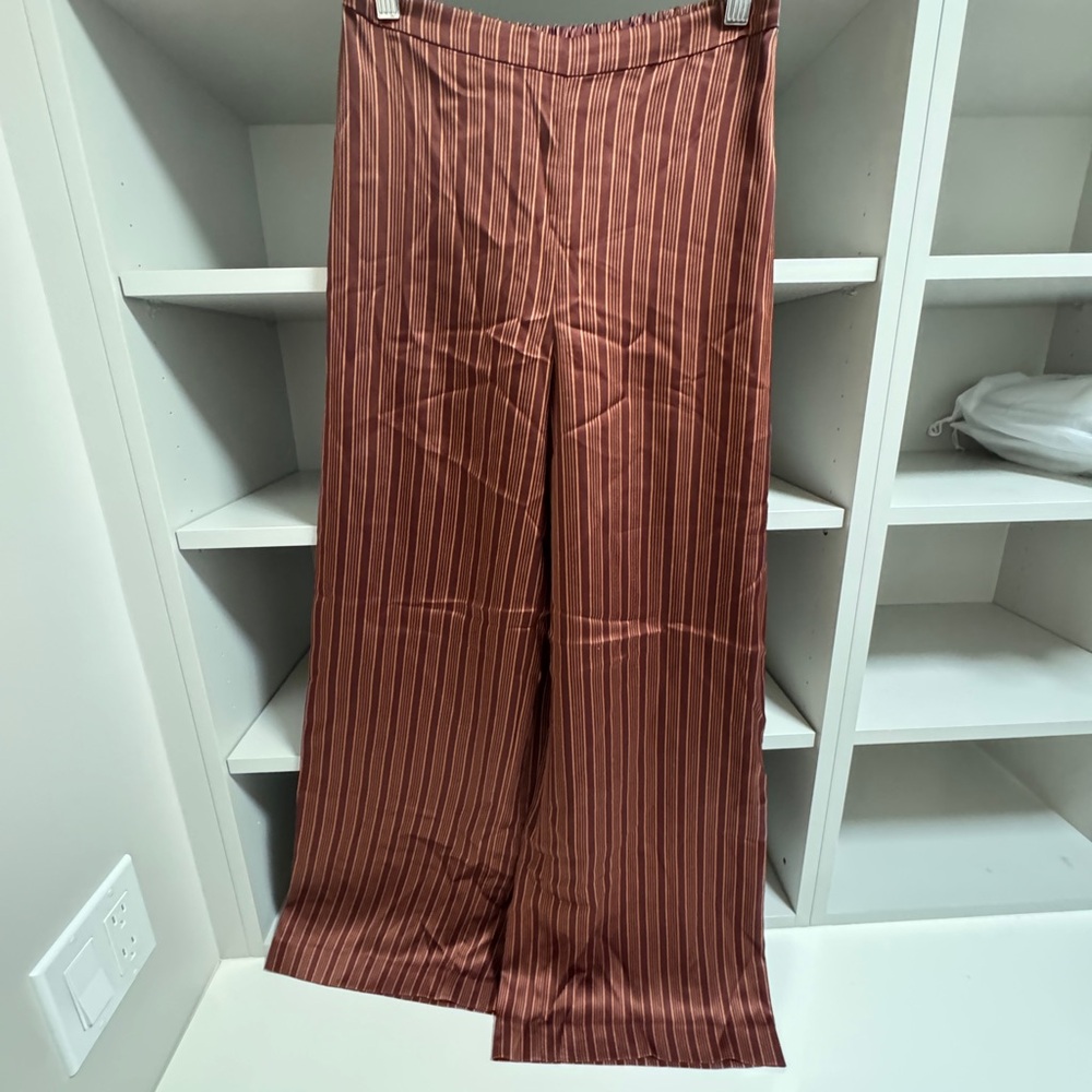 Reformation - XS - Silk Red pants - Picture 2 of 3